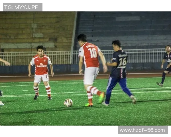 足球明星在音乐旋律中放松心情展现独特魅力与激情的完美结合