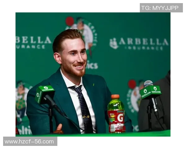 足球明星女友奢华游艇度假照片曝光尽显魅力与风采