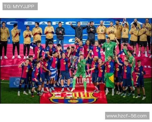 足球明星头顶奖杯的背后故事与荣耀时刻揭秘