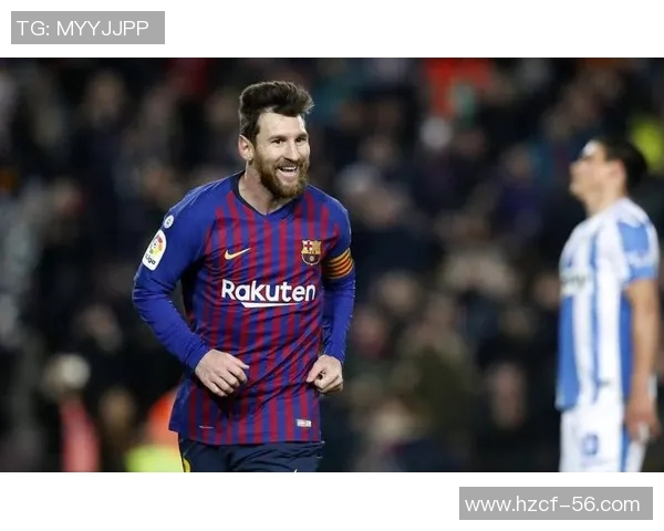 足球明星灿烂微笑瞬间展现运动魅力与激情的完美结合