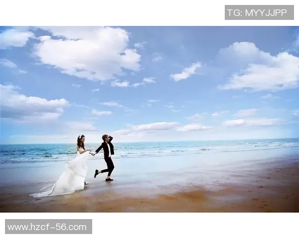 足球明星情侣共度浪漫时光游泳视频合集展现甜蜜瞬间